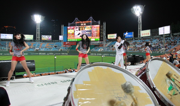 응원단상 스케치